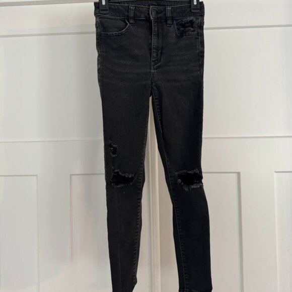American Eagle Black Distressed Skinny Jeans Women’s Size 2 Short - Picture 1 of 3